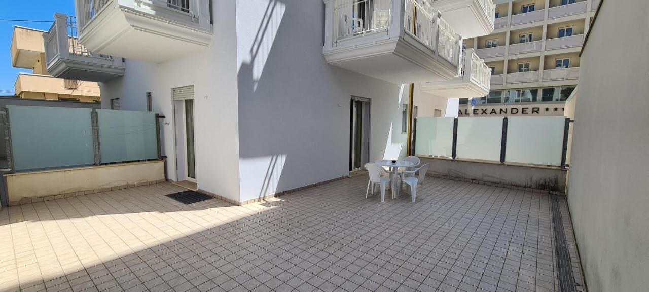 Rubino Apartments A 100Metri Dal Mare リッチョーネ エクステリア 写真