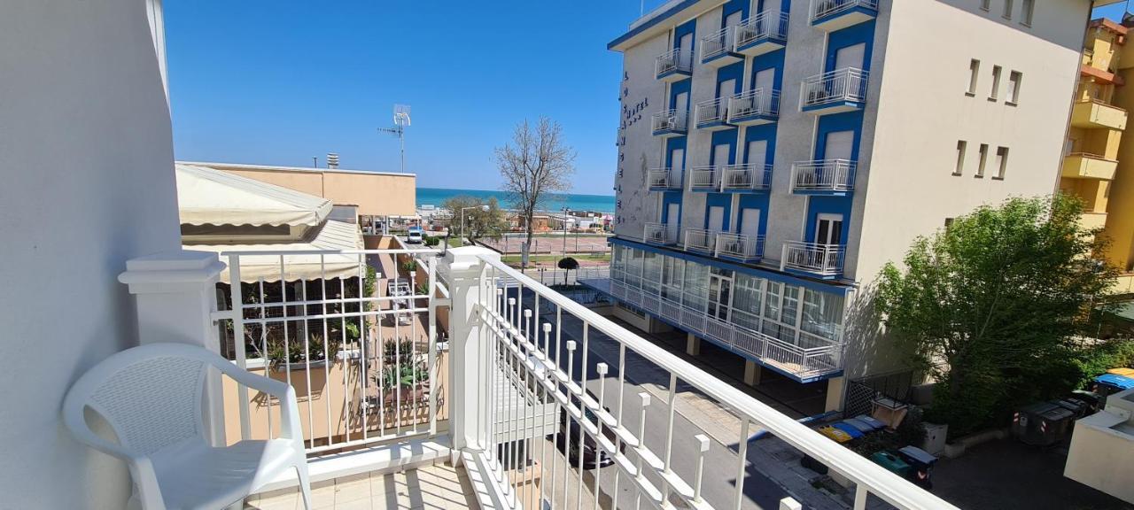 Rubino Apartments A 100Metri Dal Mare リッチョーネ エクステリア 写真
