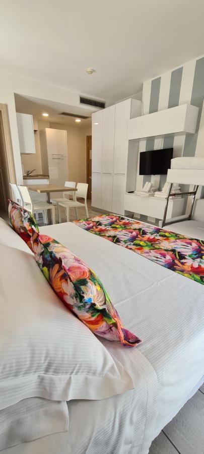 Rubino Apartments A 100Metri Dal Mare リッチョーネ エクステリア 写真