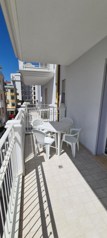 Rubino Apartments A 100Metri Dal Mare リッチョーネ エクステリア 写真