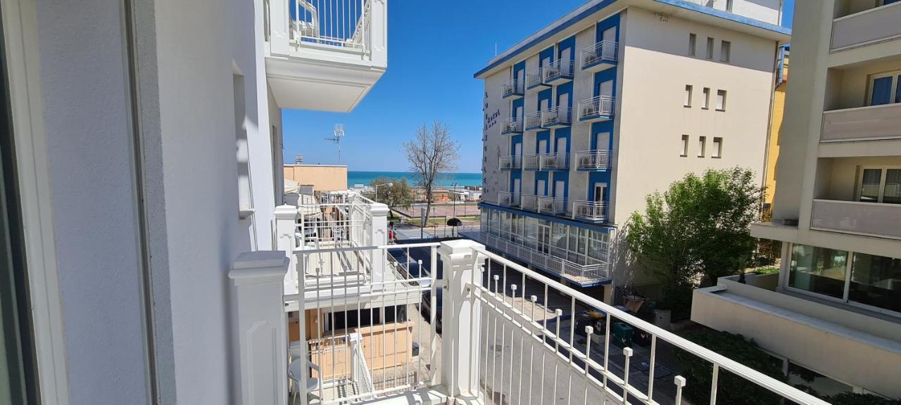 Rubino Apartments A 100Metri Dal Mare リッチョーネ エクステリア 写真
