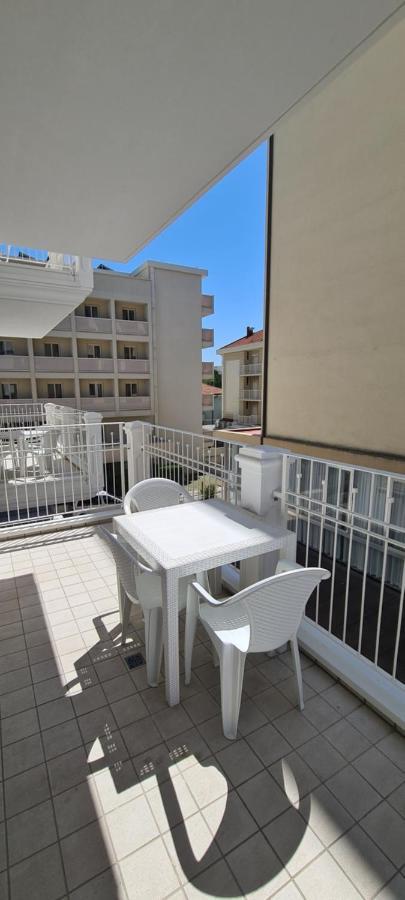 Rubino Apartments A 100Metri Dal Mare リッチョーネ エクステリア 写真
