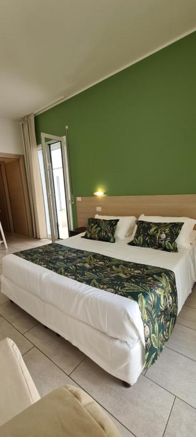 Rubino Apartments A 100Metri Dal Mare リッチョーネ エクステリア 写真