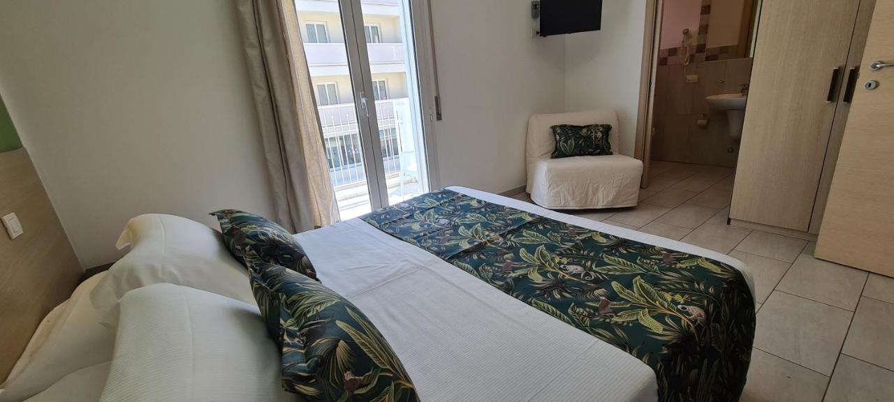 Rubino Apartments A 100Metri Dal Mare リッチョーネ エクステリア 写真