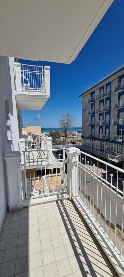 Rubino Apartments A 100Metri Dal Mare リッチョーネ エクステリア 写真