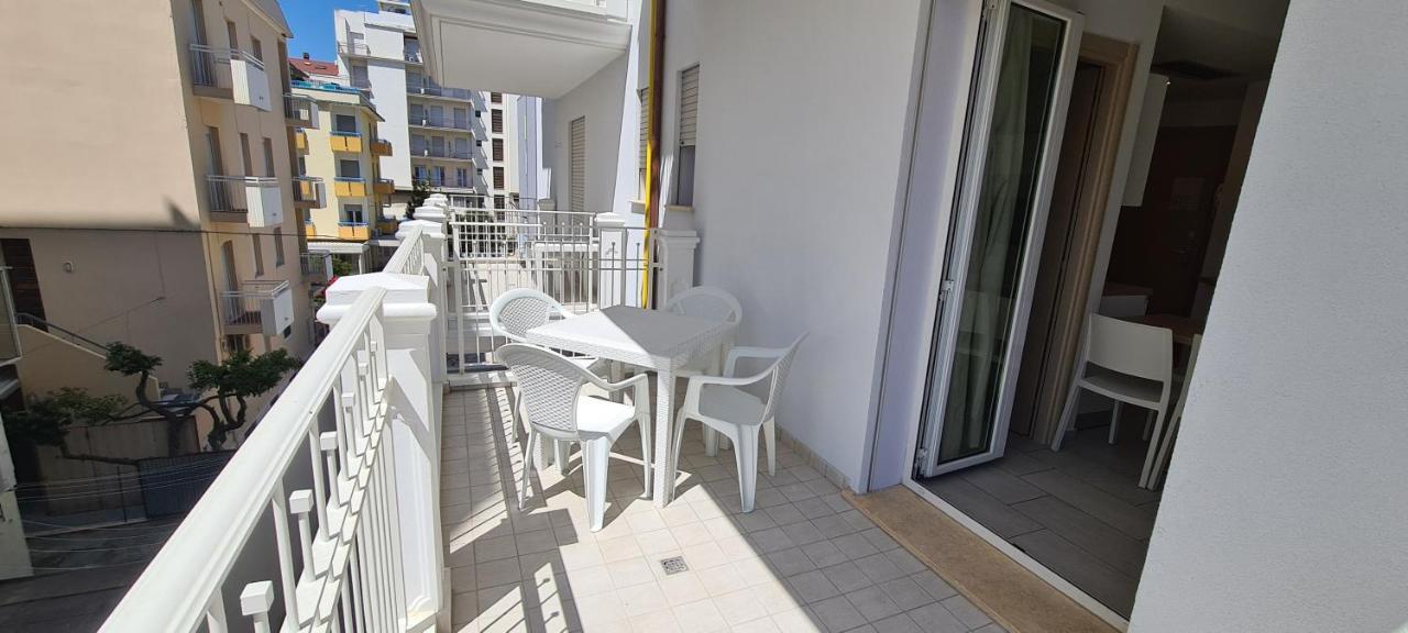 Rubino Apartments A 100Metri Dal Mare リッチョーネ エクステリア 写真
