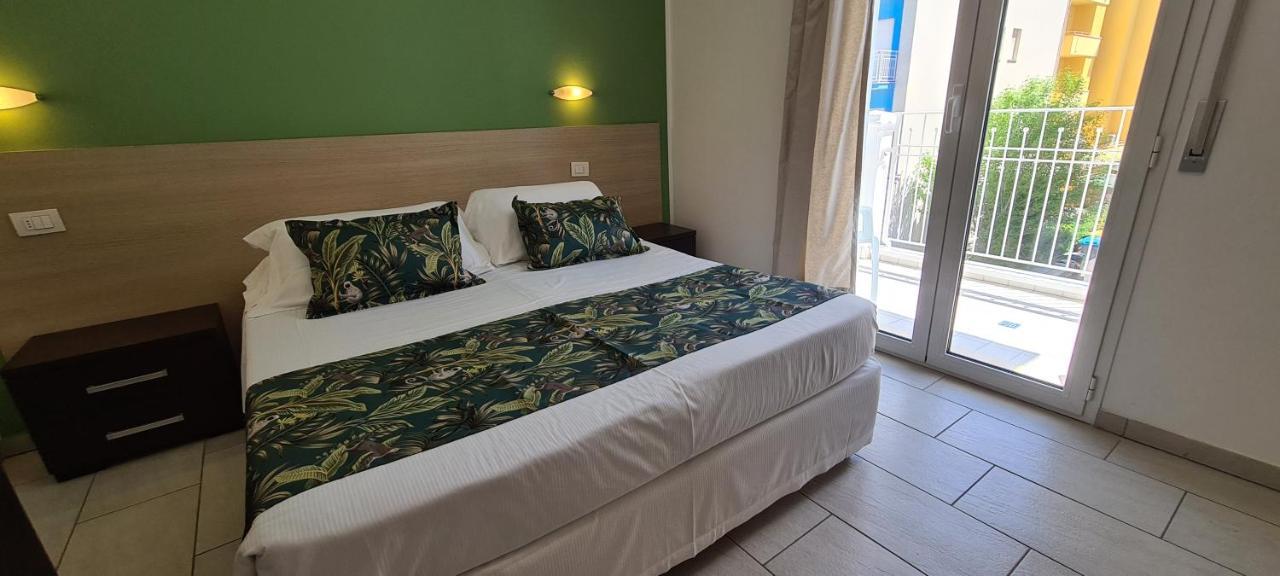 Rubino Apartments A 100Metri Dal Mare リッチョーネ エクステリア 写真