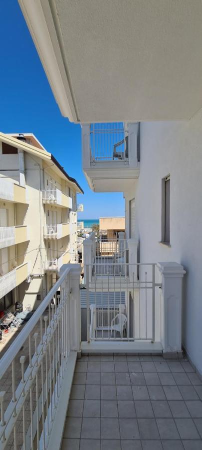 Rubino Apartments A 100Metri Dal Mare リッチョーネ エクステリア 写真