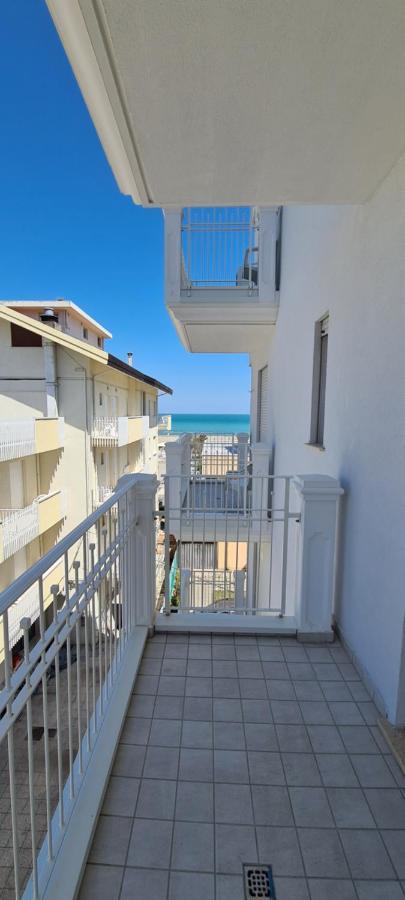Rubino Apartments A 100Metri Dal Mare リッチョーネ エクステリア 写真