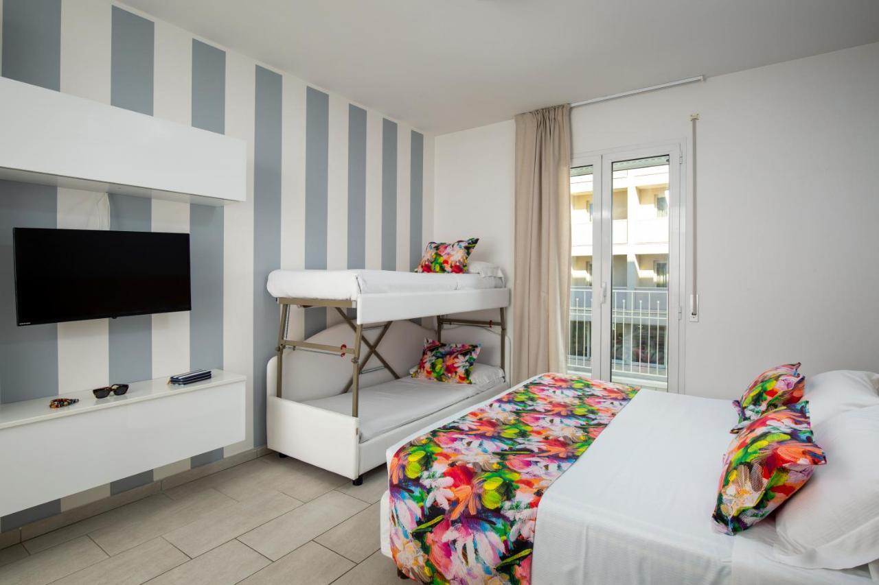Rubino Apartments A 100Metri Dal Mare リッチョーネ エクステリア 写真