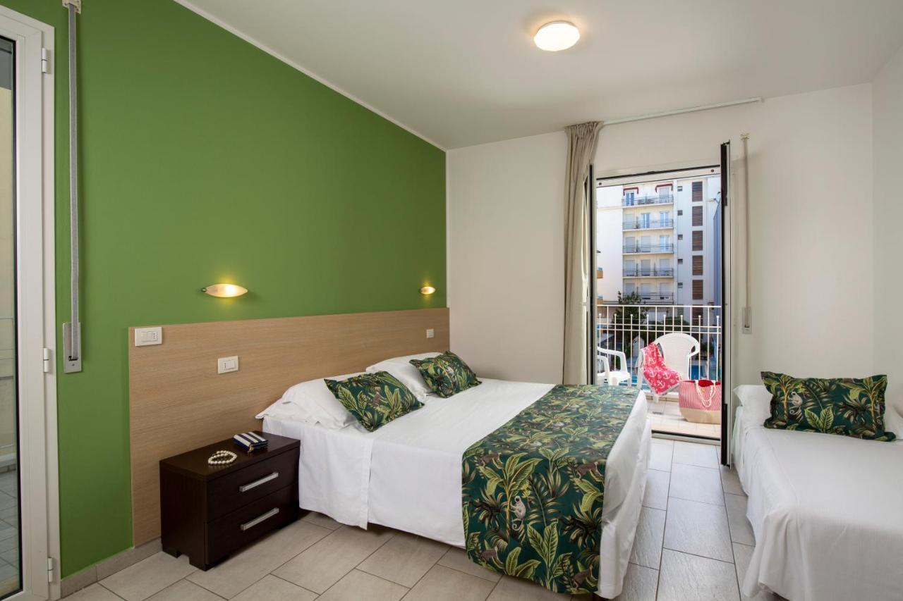 Rubino Apartments A 100Metri Dal Mare リッチョーネ エクステリア 写真