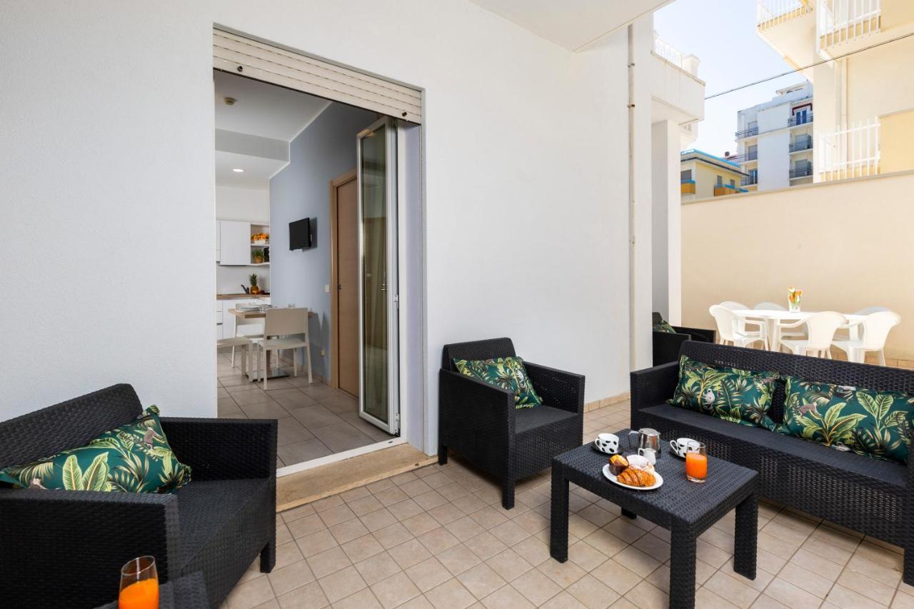 Rubino Apartments A 100Metri Dal Mare リッチョーネ エクステリア 写真