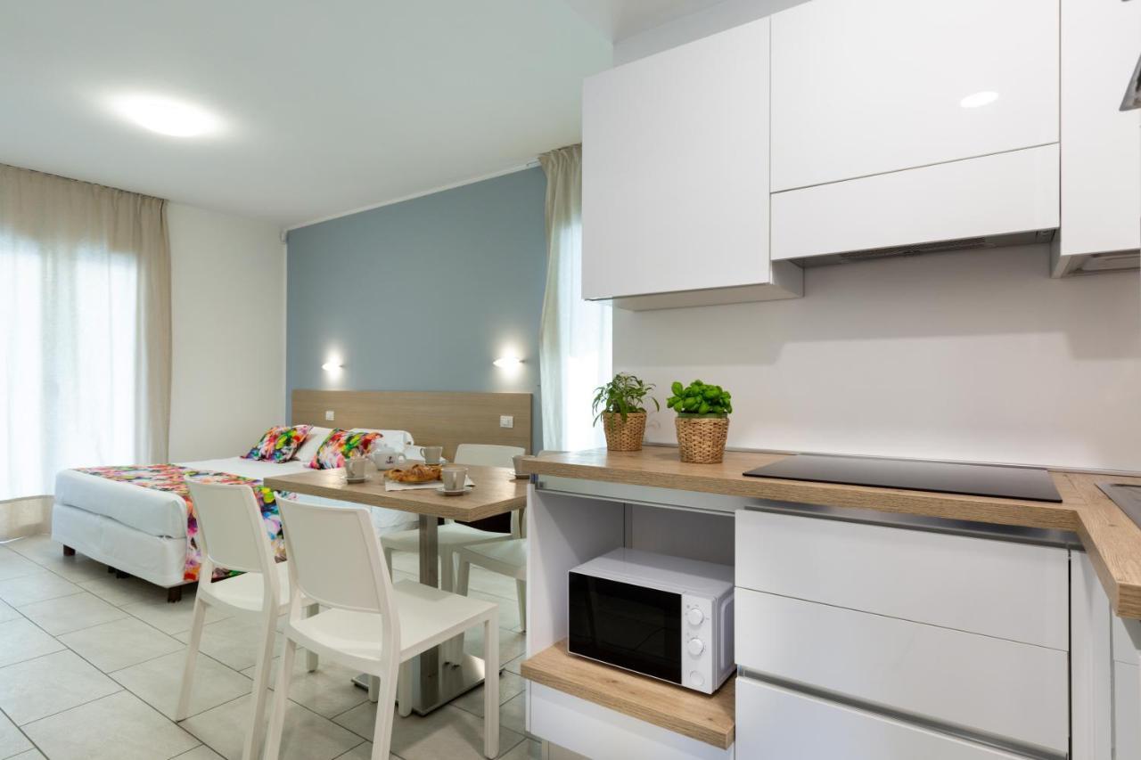 Rubino Apartments A 100Metri Dal Mare リッチョーネ エクステリア 写真