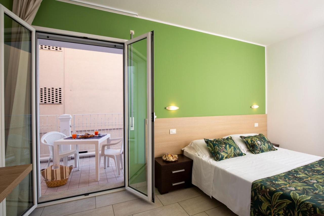 Rubino Apartments A 100Metri Dal Mare リッチョーネ エクステリア 写真