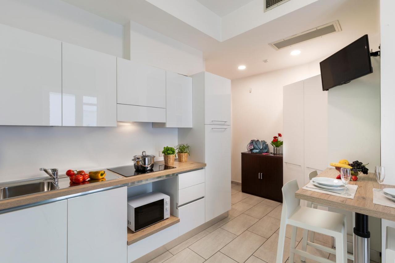 Rubino Apartments A 100Metri Dal Mare リッチョーネ エクステリア 写真