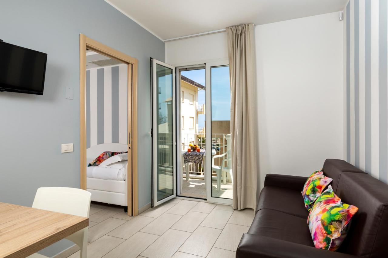 Rubino Apartments A 100Metri Dal Mare リッチョーネ エクステリア 写真