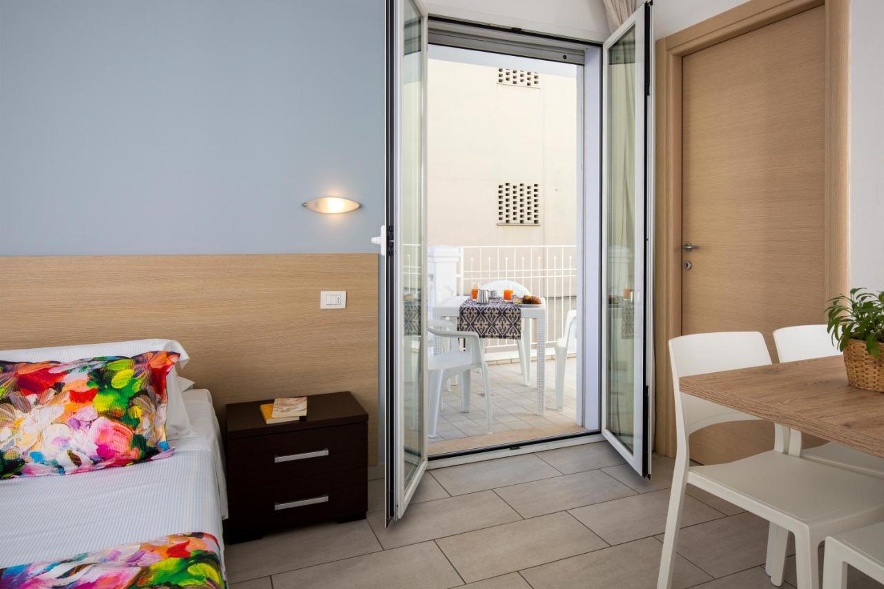 Rubino Apartments A 100Metri Dal Mare リッチョーネ エクステリア 写真