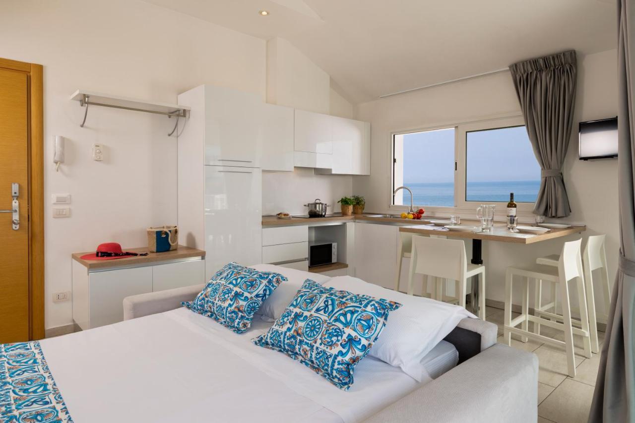 Rubino Apartments A 100Metri Dal Mare リッチョーネ エクステリア 写真