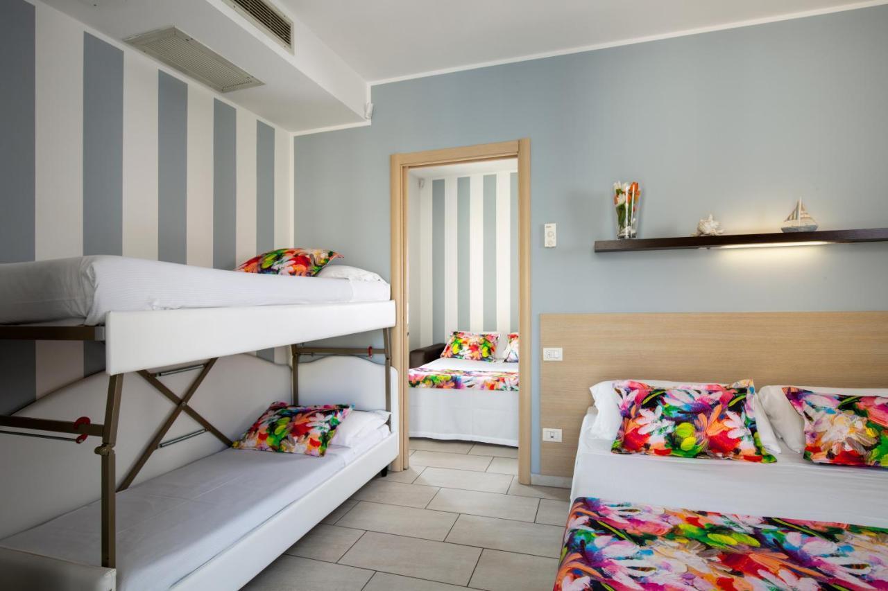 Rubino Apartments A 100Metri Dal Mare リッチョーネ エクステリア 写真