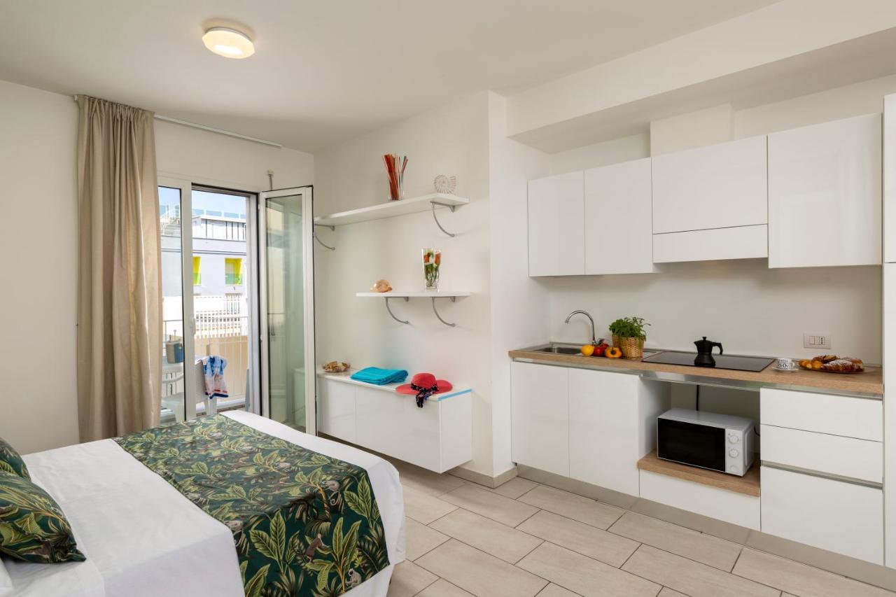 Rubino Apartments A 100Metri Dal Mare リッチョーネ エクステリア 写真