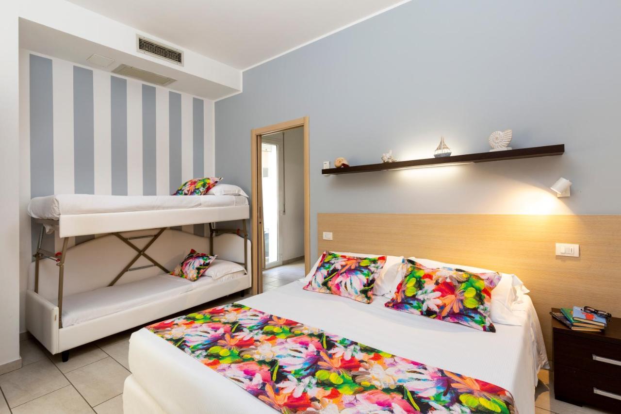 Rubino Apartments A 100Metri Dal Mare リッチョーネ エクステリア 写真