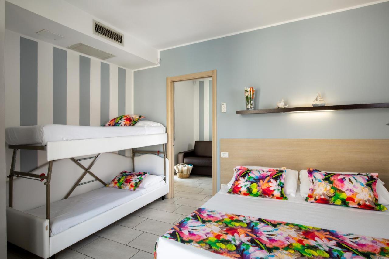 Rubino Apartments A 100Metri Dal Mare リッチョーネ エクステリア 写真
